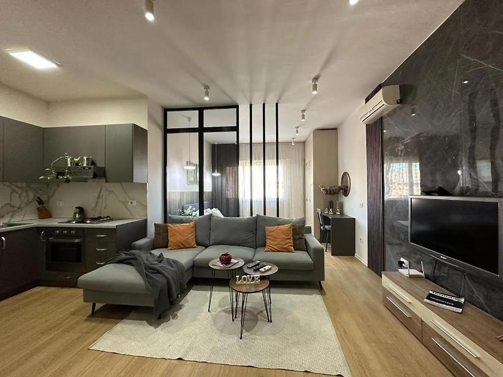 Chlo Apartment 4 Tirane  טיראנה