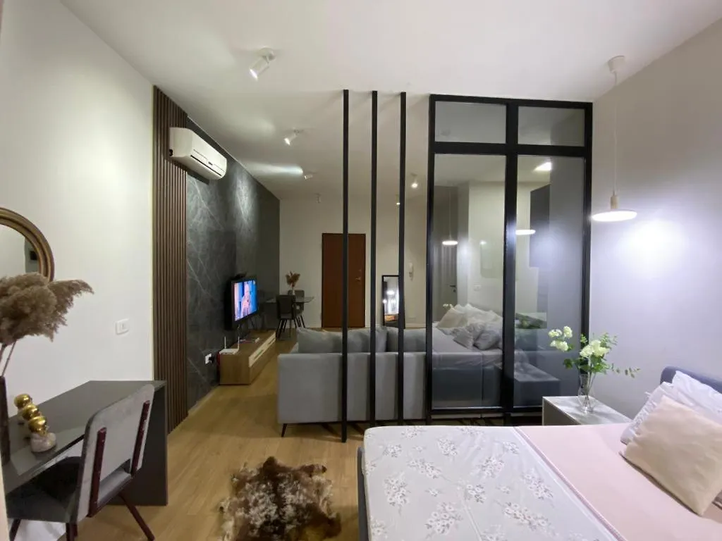Chlo Apartment 4 Tirane אלבניה